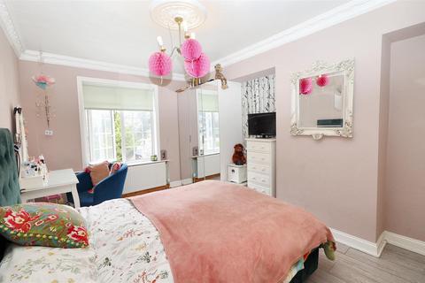 70 Hillside Avenue, Borehamwood, WD6 1HL