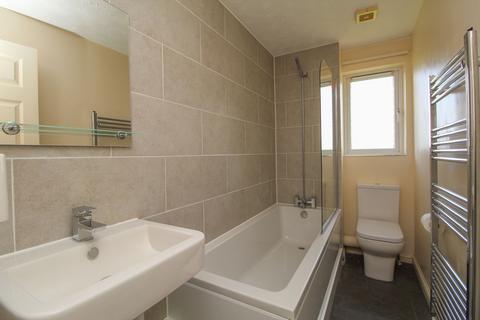2 bedroom terraced house to rent, Skye Close, Torquay, TQ2 7DT