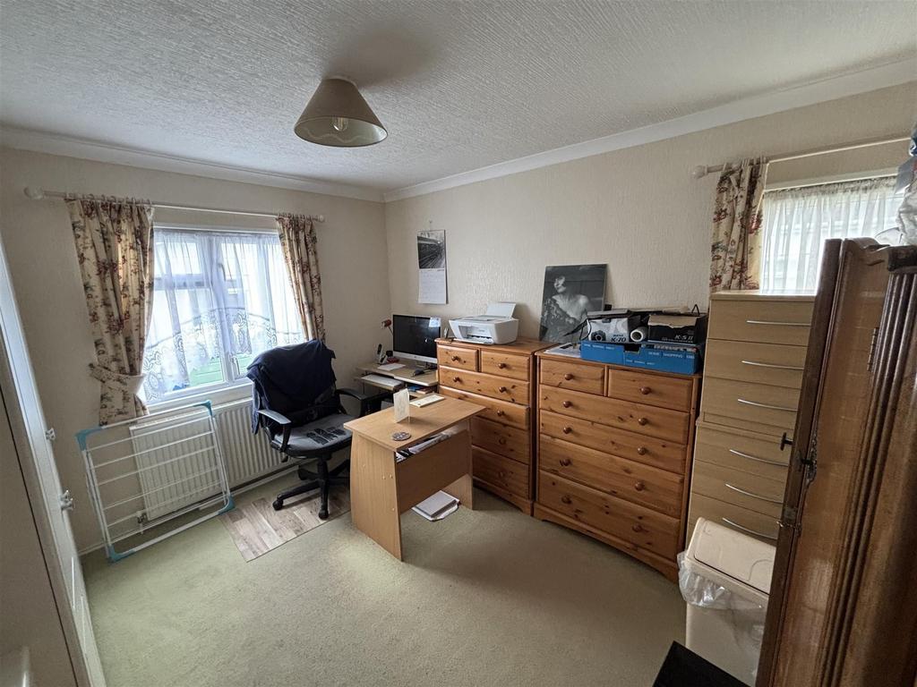 Bedroom 2/Office