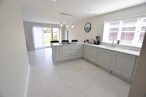 3 Chestnut Road, Waltham, Grimsby, DN37 0DF
