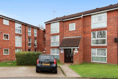 19 Larch Close, London, N11 3NU