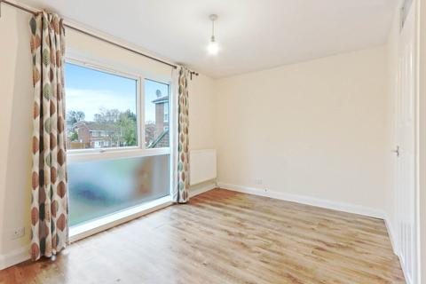 19 Larch Close, London, N11 3NU