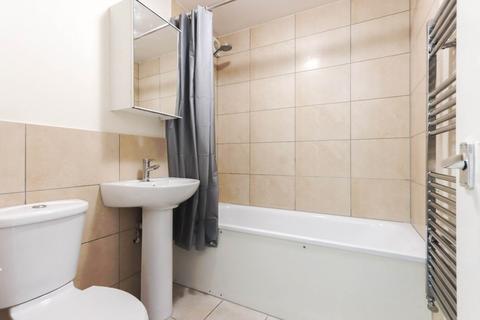 19 Larch Close, London, N11 3NU