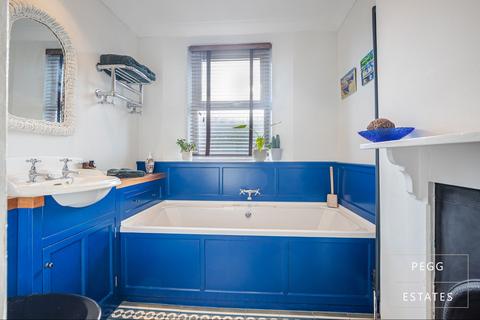 2 bedroom terraced house for sale, St. Annes Road, Torquay