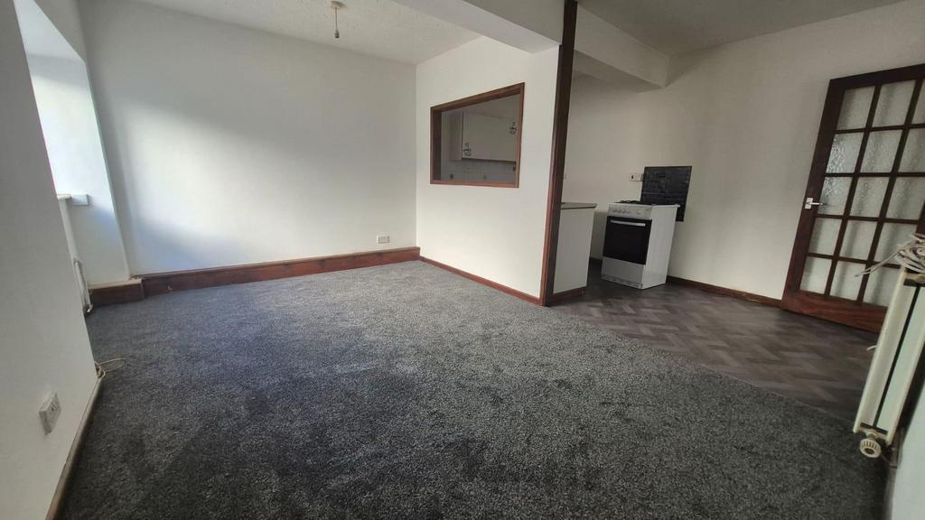 7 ER Living Room 2.jpeg