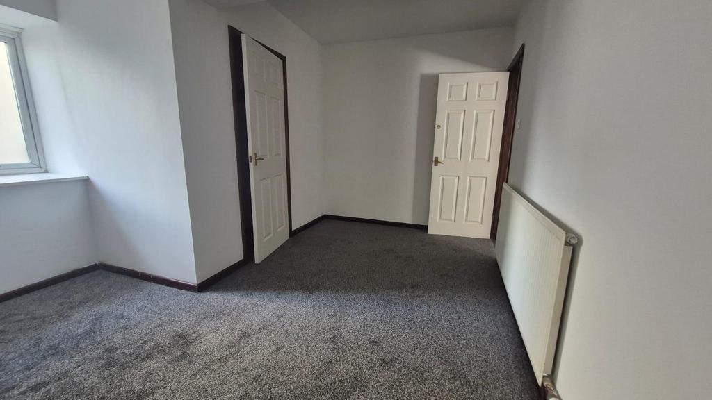 7 ER Bedroom 1 2.jpeg
