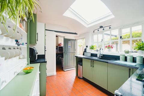 4 bedroom townhouse for sale, Parliament Street, Crediton, EX17