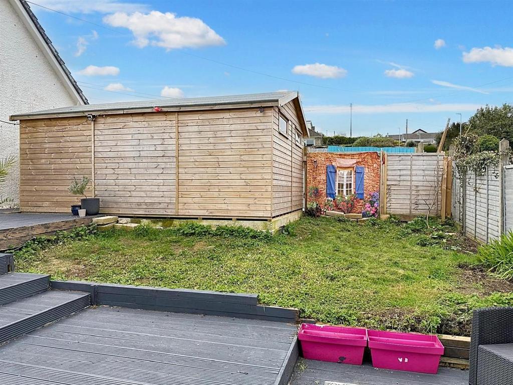Side/rear garden