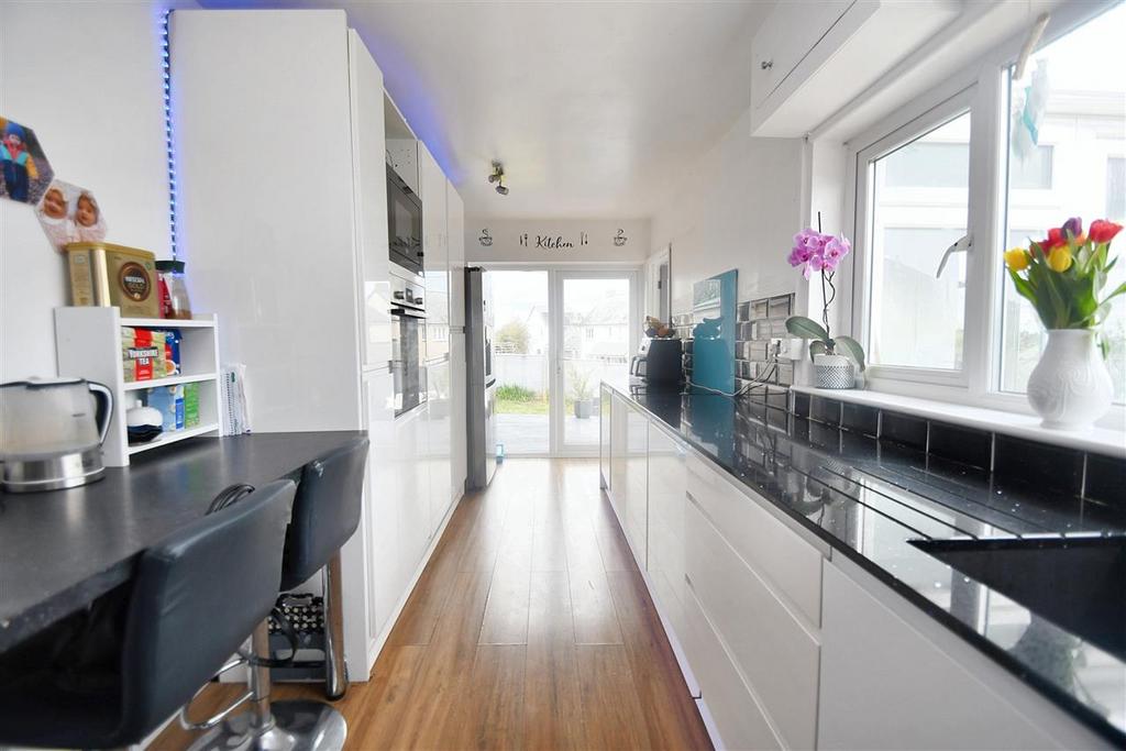 Fitted kitchen