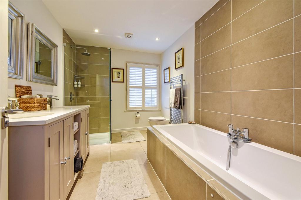 Family Bathroom Wh