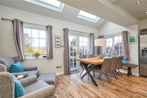 136 Adel Lane, Leeds, LS16 8BX