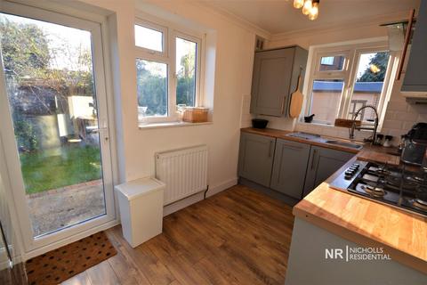 41 Mansfield Road, Chessington, KT9 2PJ