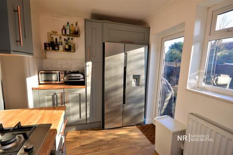 41 Mansfield Road, Chessington, KT9 2PJ