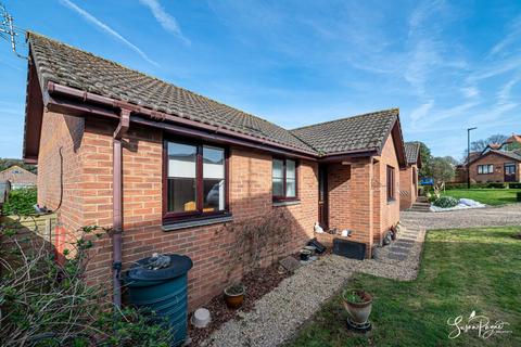 3 bedroom detached bungalow for sale, 5 Sadlers Close, Ryde