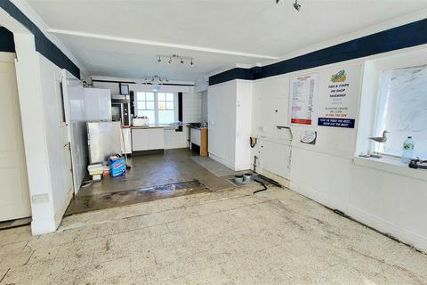 2 bedroom flat for sale, Meirionfa, High Street, Harlech