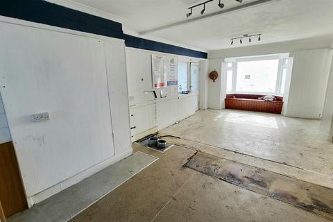 2 bedroom flat for sale, Meirionfa, High Street, Harlech