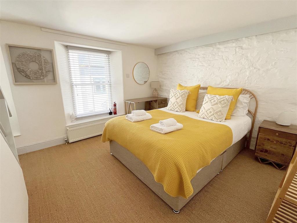 Bedroom One.jpg