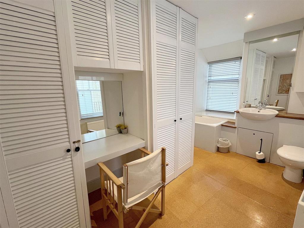 Dressing Area.jpg