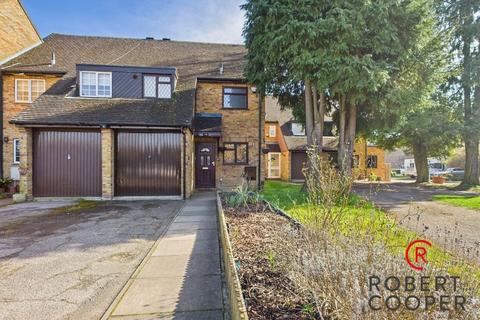 17 Pepys Close, Uxbridge, UB10 8NX