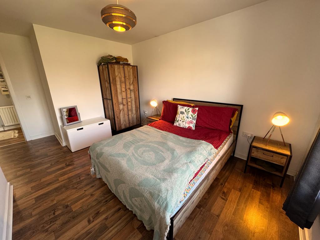 Bedroom 1 (2)