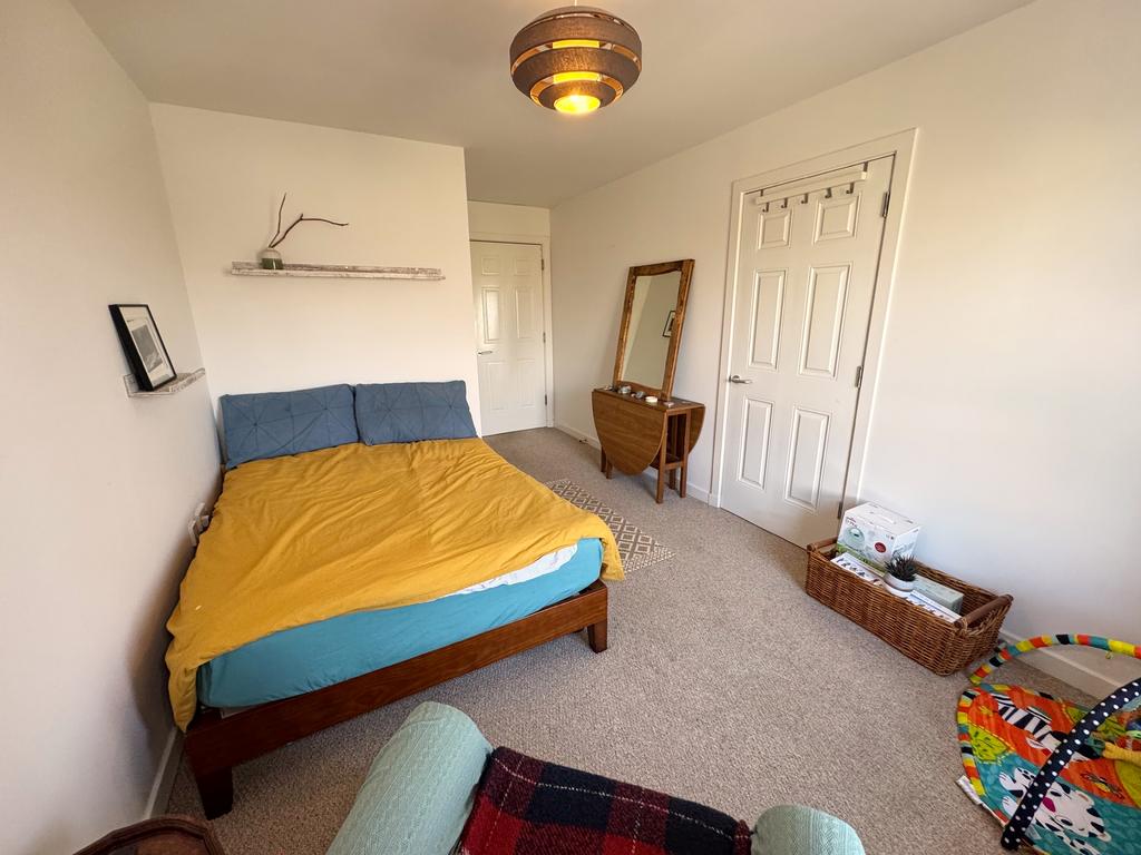 Bedroom 2 (2)