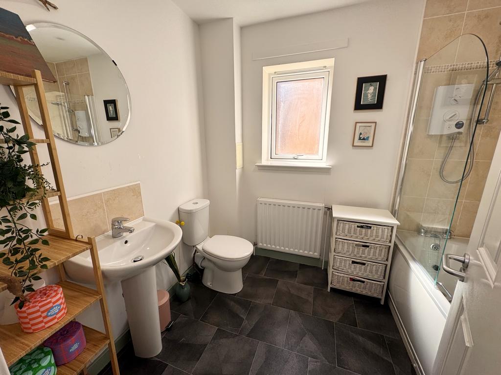 Bathroom 1 (1)