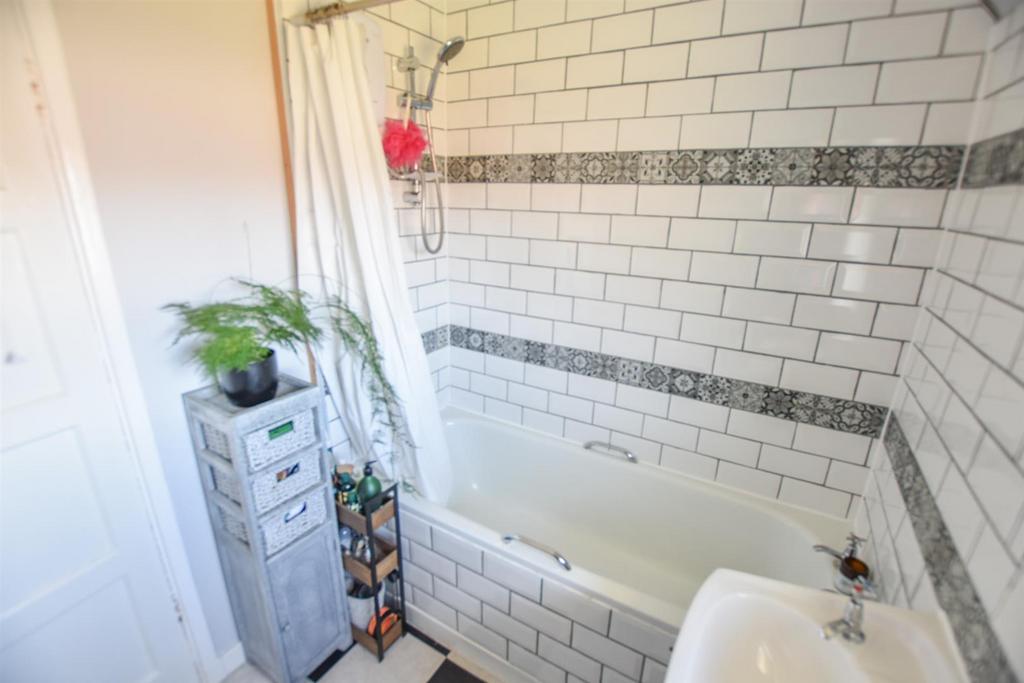 BATHROOM (2)-2.jpg