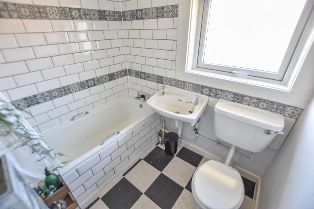 BATHROOM-2.jpg