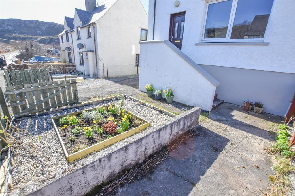 FRONT GARDEN-2.jpg
