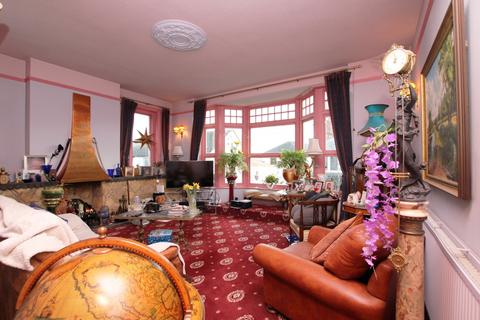 3 bedroom triplex for sale, High Street, Rushden, NN10