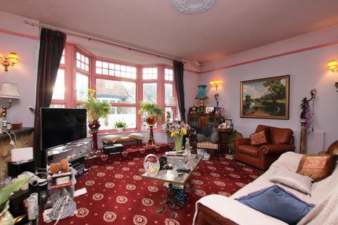 3 bedroom triplex for sale, High Street, Rushden, NN10