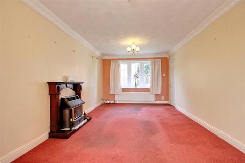 4 bedroom detached house for sale, Manor Garth, Skidby