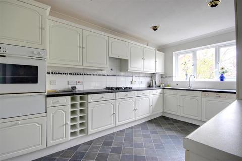 4 bedroom detached house for sale, Manor Garth, Skidby