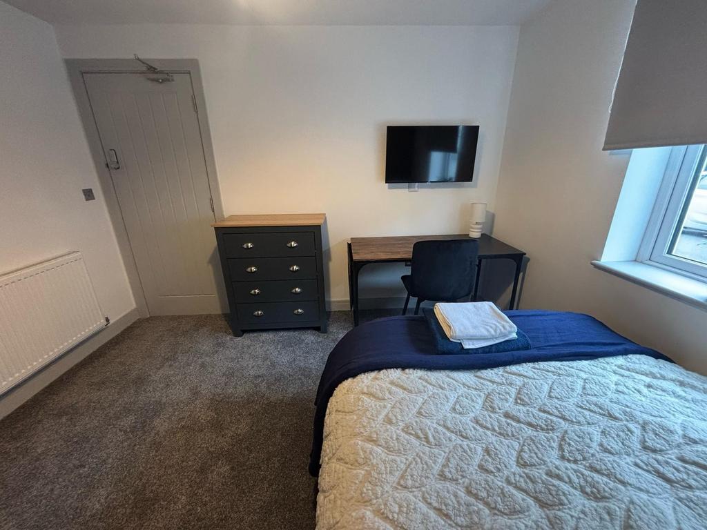A cozy double bedroom featuring a comfortable b...