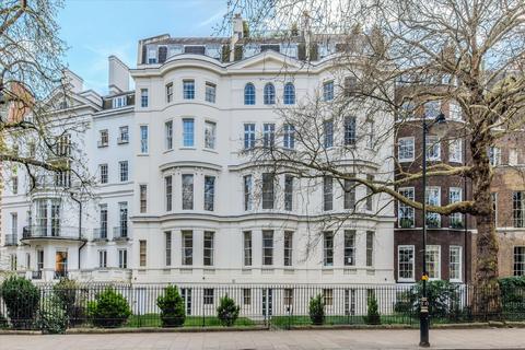Flat 12, 4 Queen Annes Gate, London, SW1H 9AA