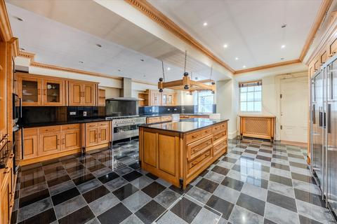 Flat 12, 4 Queen Annes Gate, London, SW1H 9AA