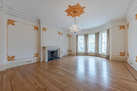 Flat 12, 4 Queen Annes Gate, London, SW1H 9AA