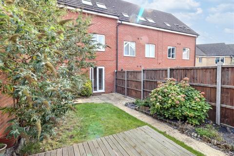 3 bedroom terraced house for sale, Magnolia Way, Costessey NR8
