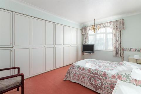 30 Heath Drive, London, SW20 9BG