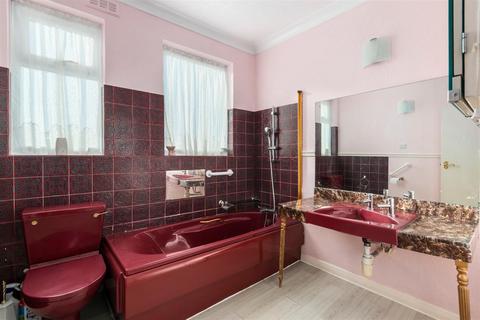 30 Heath Drive, London, SW20 9BG