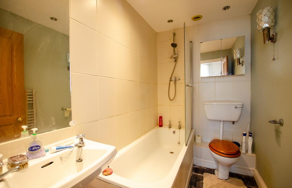 To Book A Viewing Call TPS Lostwithiel on 01208 87