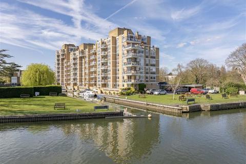 57 Thamespoint, Teddington, TW11 9PP
