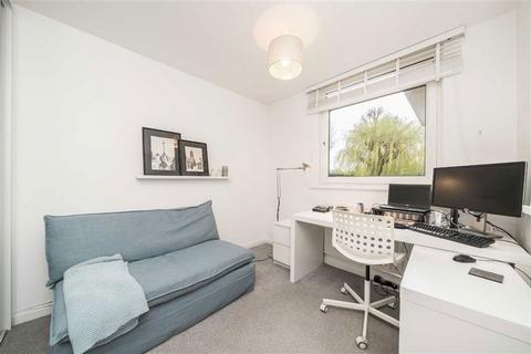 57 Thamespoint, Teddington, TW11 9PP