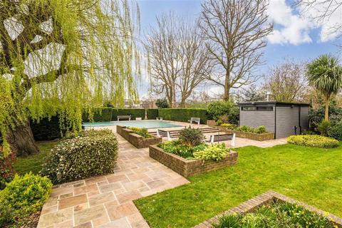 57 Thamespoint, Teddington, TW11 9PP