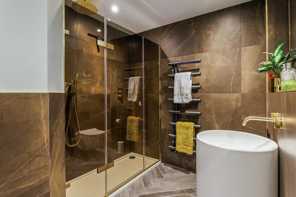 Shower Room 2
