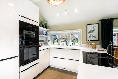 1 bedroom detached house for sale, Clay Lane, Jacob's Well, Guildford, Surrey, GU4