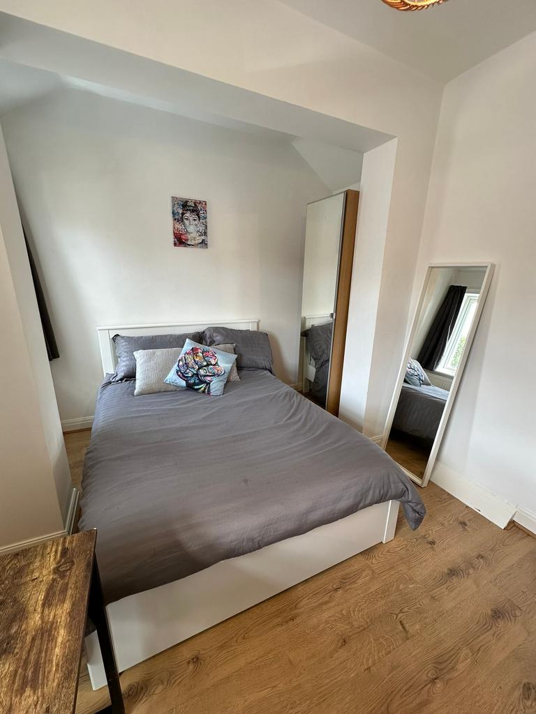 A cozy double bedroom featuring a comfortable b...
