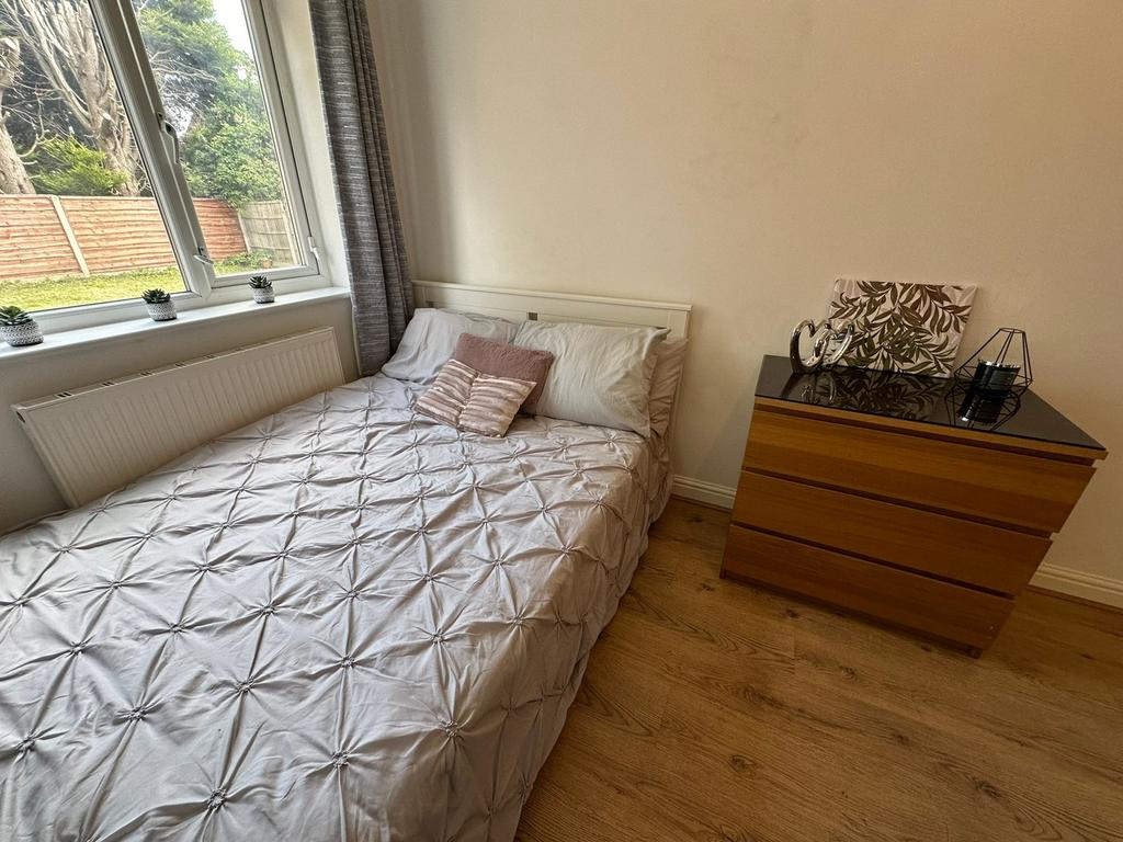 A cozy double bedroom featuring a comfortable b...