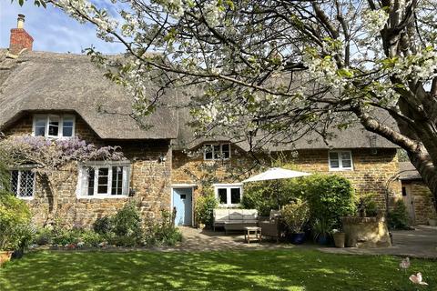 4 bedroom semi-detached house for sale, High Street, Byfield, Daventry, Northamptonshire, NN11