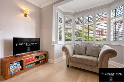 34 Harwater Drive, Loughton, IG10 1LW